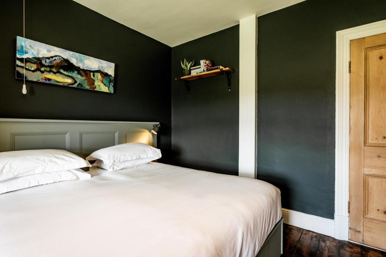 Bed and Breakfast The Old Vicarage Moylgrove Экстерьер фото