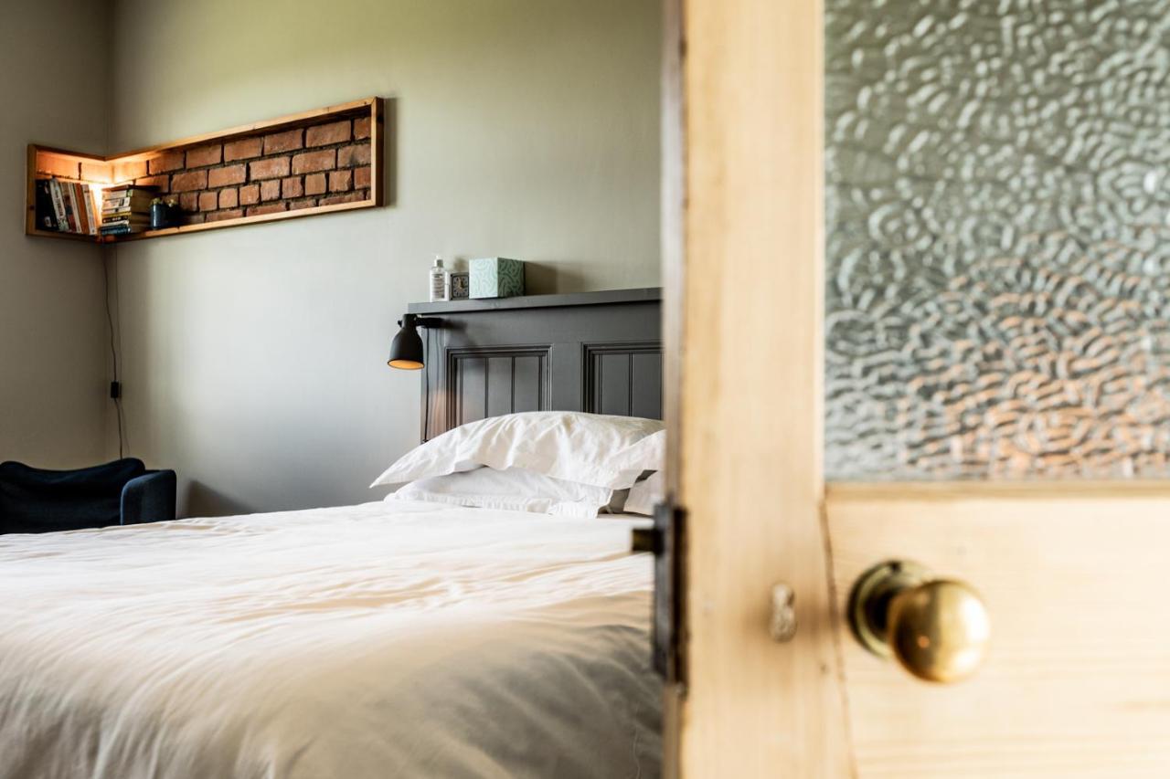 Bed and Breakfast The Old Vicarage Moylgrove Экстерьер фото