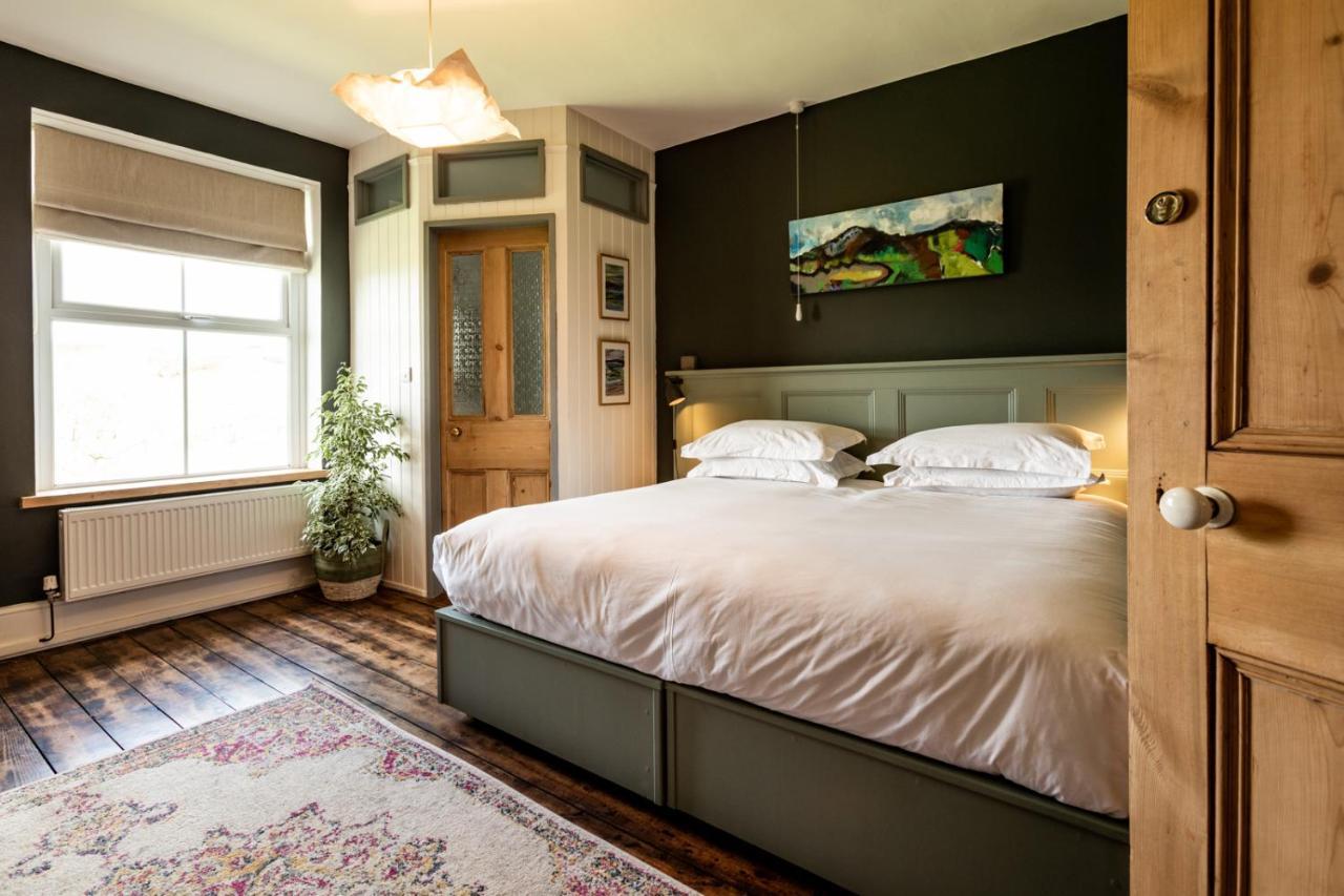 Bed and Breakfast The Old Vicarage Moylgrove Экстерьер фото