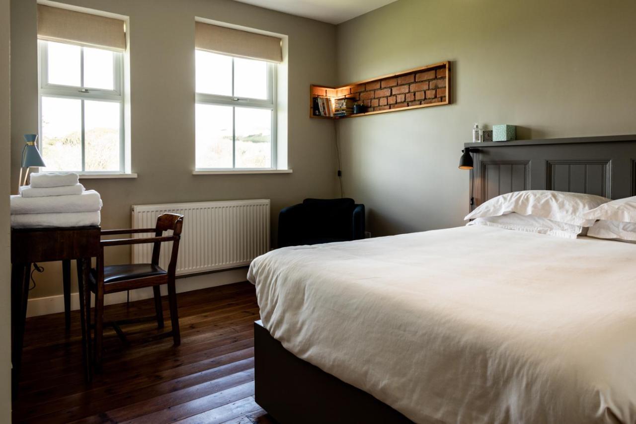 Bed and Breakfast The Old Vicarage Moylgrove Экстерьер фото