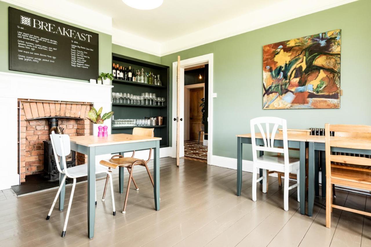 Bed and Breakfast The Old Vicarage Moylgrove Экстерьер фото