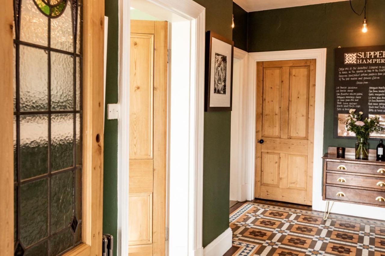 Bed and Breakfast The Old Vicarage Moylgrove Экстерьер фото