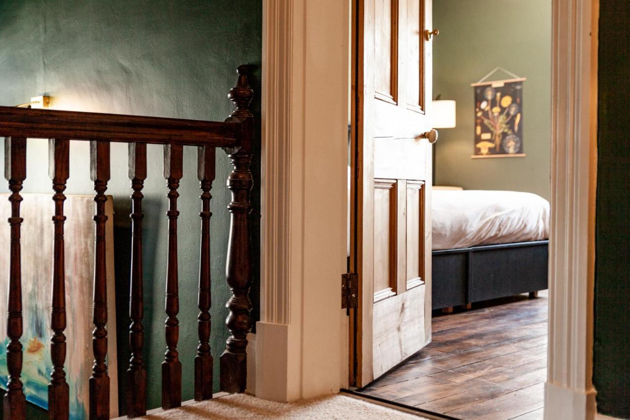 Bed and Breakfast The Old Vicarage Moylgrove Экстерьер фото