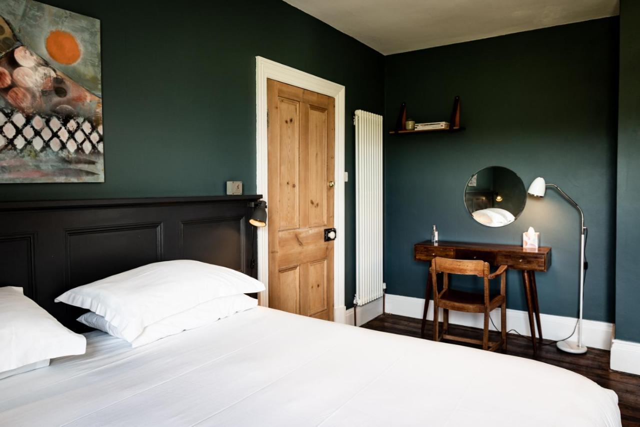 Bed and Breakfast The Old Vicarage Moylgrove Экстерьер фото