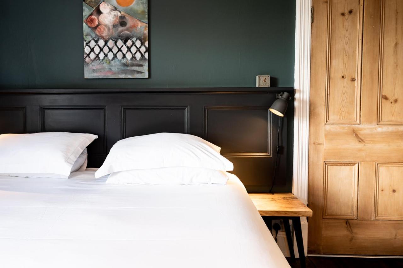 Bed and Breakfast The Old Vicarage Moylgrove Экстерьер фото